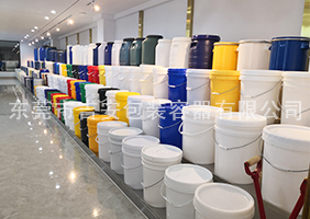 外国大鸡巴操大bb视频网站吉安容器一楼涂料桶、机油桶展区